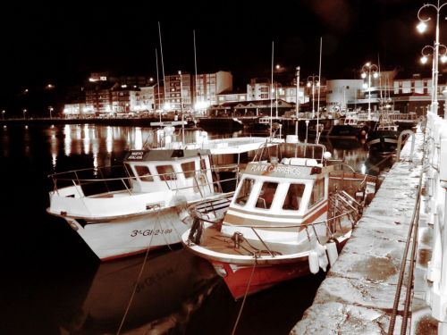 Fotografia de pedrosevillafotografia - Galeria Fotografica: Cielo y mar - Foto: Barcos en Ribadesella