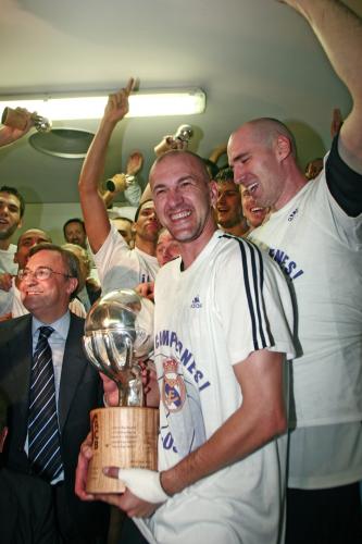 Fotografia de mil - Galeria Fotografica: baloncesto y mas - Foto: alberto herreros campeon acb 04-05