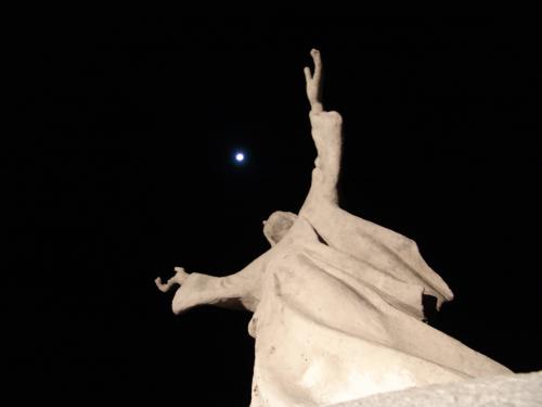 Fotografia de frances - Galeria Fotografica: luna - Foto: luna y cristo rey