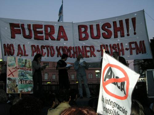 Fotografia de Sin Nombre - Galeria Fotografica: Marcha anti bush - Foto: Fuera Bush