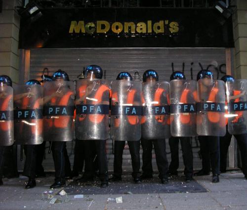 Fotografia de Sin Nombre - Galeria Fotografica: Marcha anti bush - Foto: Protegiendo el santuario