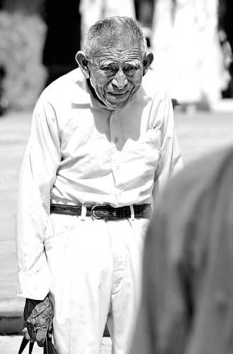 Fotografia de Pieyro - Galeria Fotografica: Retratos Urbanos - Foto: Anciano