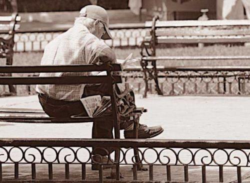 Fotografia de Pieyro - Galeria Fotografica: Retratos Urbanos - Foto: Leyendo