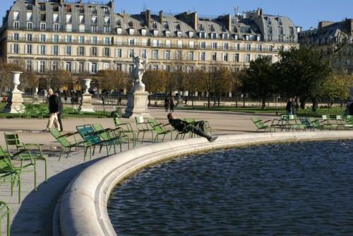 Fotografia de isabel - Galeria Fotografica: viajes - Foto: 	descansar en el luvre							