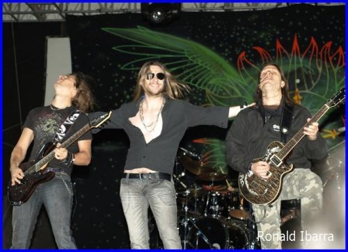 Fotografia de RONALD IBARRA - Galeria Fotografica: CONCIERTO ANGRA QUITO ECUADOR - Foto: 