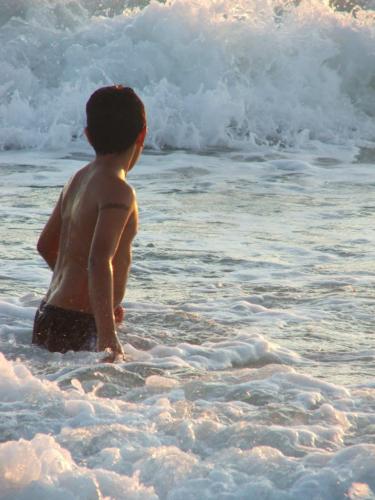 Fotografia de Maryjo Zavala - Galeria Fotografica: Aprendiz - Foto: el nio y el mar