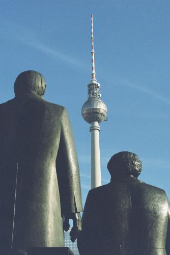 Fotografia de PAB - Galeria Fotografica: Viajando por Europa - Foto: Engels y Marx