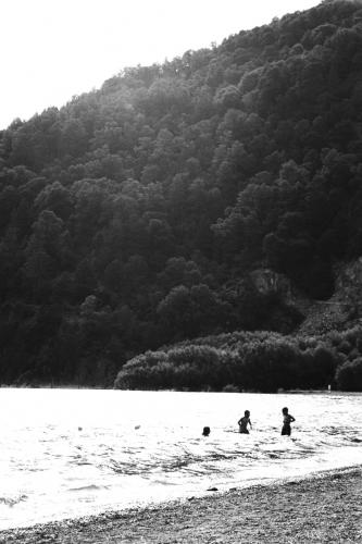 Fotografia de Sin Nombre - Galeria Fotografica: Viaje al sur - Foto: Nios en el agua