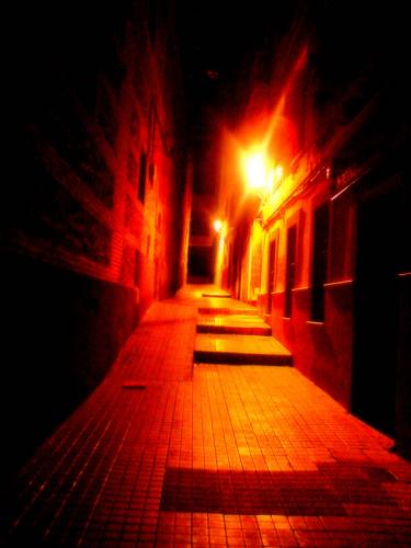 Fotografia de KALI - Galeria Fotografica: rarezas - Foto: callejn rojizo