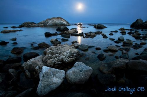 Fotografia de Jordi Gallego - Galeria Fotografica: Nocturnas - Foto: Rocas y luna