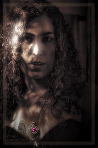 Fotografia de Stego - Galeria Fotografica: Sesion 3 de Enero 2007 - Foto: Saray Vampiric