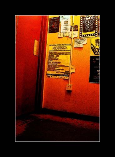 Fotografia de Catonmoon - Galeria Fotografica: Urbana - Foto: Puerta Pub							