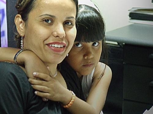 Fotografia de VHAvilan - Galeria Fotografica: Retratos - Foto: junto a mama posando