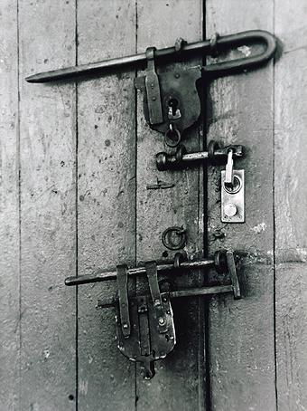 Fotografia de Cobertura Fotogrfica Edison Tayupanta Herrera - Galeria Fotografica: ARQUITECTURA - Foto: Portn y Candados