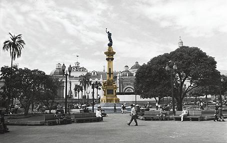 Fotografia de Cobertura Fotogrfica Edison Tayupanta Herrera - Galeria Fotografica: ARQUITECTURA - Foto: La Plaza Grande