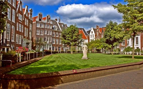 Fotografia de ZONA VI - Galeria Fotografica: Por los canales de Brujas. - Foto: A punto de llover.