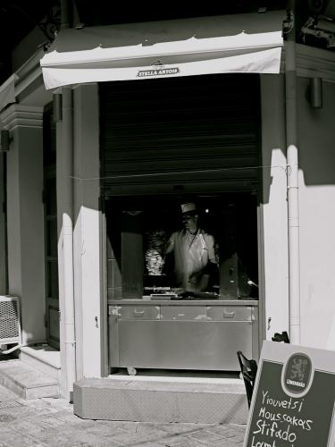 Fotografia de Alexander costas ochoa - Galeria Fotografica: RETRATOS EN ATENAS. - Foto: SUVLAKI