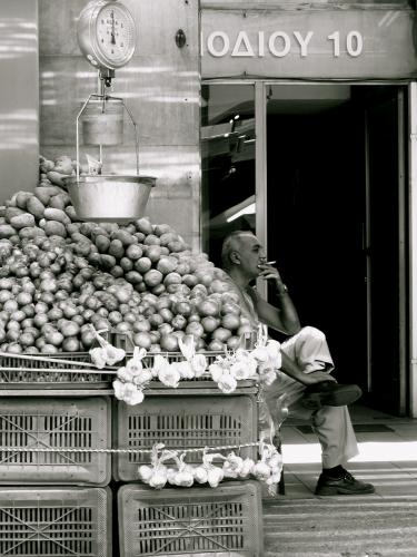 Fotografia de Alexander costas ochoa - Galeria Fotografica: RETRATOS EN ATENAS. - Foto: FUMADOR