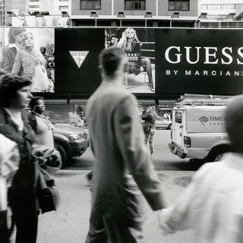 Fotografia de PHOTOFACTUM - Galeria Fotografica: Nueva York walking down the street - Foto: Guess time
