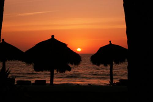 Fotografia de fotografiarte - Galeria Fotografica: mis atardeceres - Foto: mi playa sola