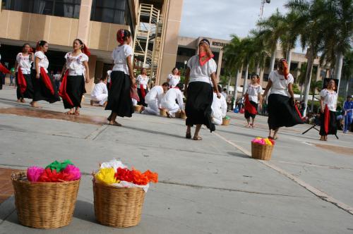 Fotografia de Stephany - Galeria Fotografica: Vistazo a la Danza - Foto: 		Algaraba en cestos						