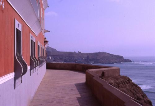 Fotografia de MIRIAM ALEGRIA - Galeria Fotografica: Paseos de Encanto - Foto: Barranco y el mar