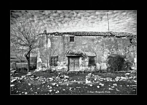 Fotografia de Cruz fotgrafo - Galeria Fotografica: PAISAJES - Foto: casa de campo en ruinas de frente