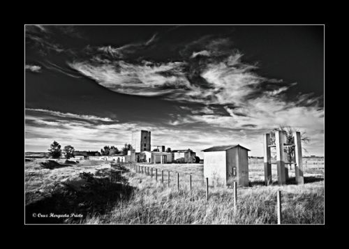 Fotografia de Cruz fotgrafo - Galeria Fotografica: PAISAJES - Foto: Llegando a Valdepeas b y n