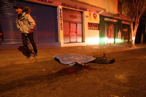 Fotografia de Leo Gonzlez - Galeria Fotografica: Violencia en Michoacn - Foto: Dolor