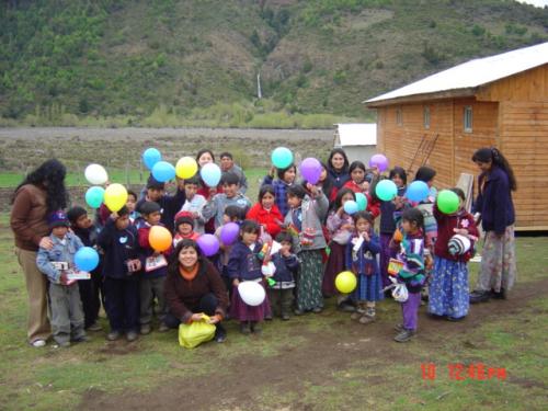 Fotografia de  - Galeria Fotografica: NIOS DEL PEHUEN - Foto: Nios con globos