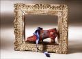 Foto de  Javier Gilabert - Galería: VISTA DE LAS FALLAS DIFERENTE (editorial VIC) - Fotografía: Zapato fallera rojo sobre marco en crudo
