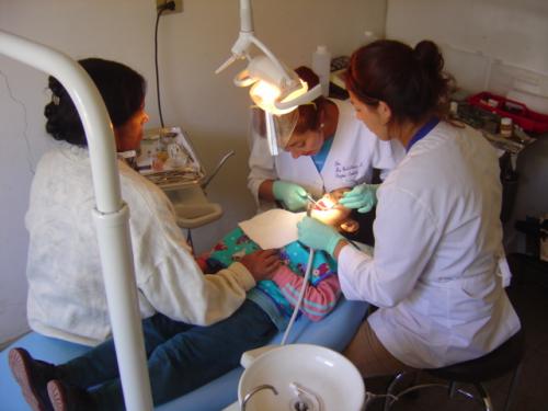 Fotografia de  - Galeria Fotografica: CONSTRUYENDO SONRISAS - Foto: Peque�ita junto a su mam�