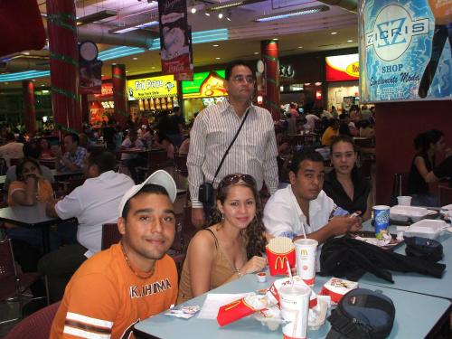 Fotografia de osiris - Galeria Fotografica: reuni�n en las lomas - Foto: Cenando en metropolis