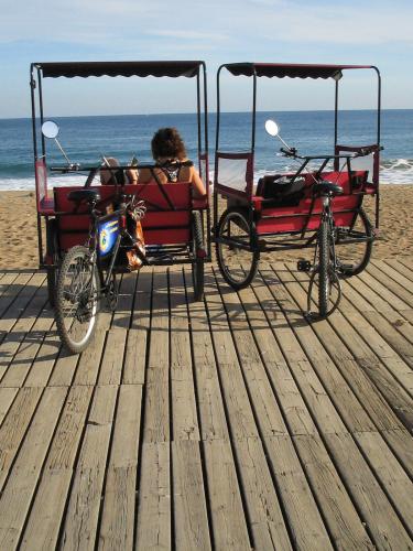 Fotografia de SARA LLOVERA - Galeria Fotografica: VERMUT AL SOL DE INVIERNO - Foto: CON VISTAS AL MAR