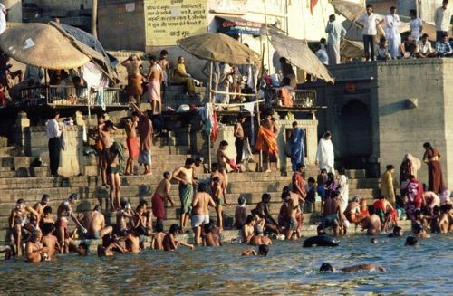 Fotografia de Estudio Jordi Cubells - Galeria Fotografica: India, Nepal, Italia... - Foto: orilla de rio Ganges en Varanasi, India