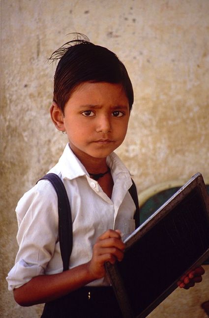 Fotografia de Estudio Jordi Cubells - Galeria Fotografica: India, Nepal, Italia... - Foto: escolar de Khajuraho, India
