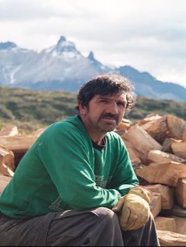 Fotografia de Pablo Suau - Galeria Fotografica: Patagonia Chilena - Foto: Trabajador en Pehoe