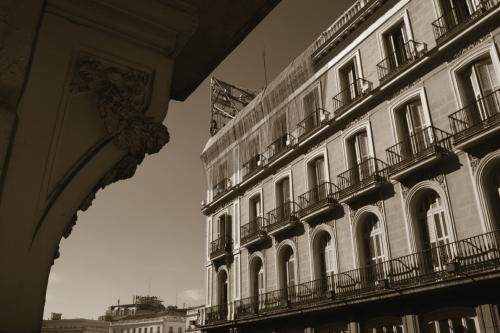 Fotografia de artfactoryart - Galeria Fotografica: madrid km 0 in the roads of life - Foto: madrid always sunny