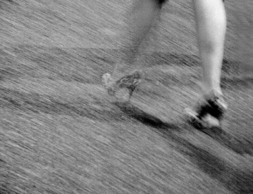 Fotografia de artfactoryart - Galeria Fotografica: madrid km 0 in the roads of life - Foto: lady walking in gran via