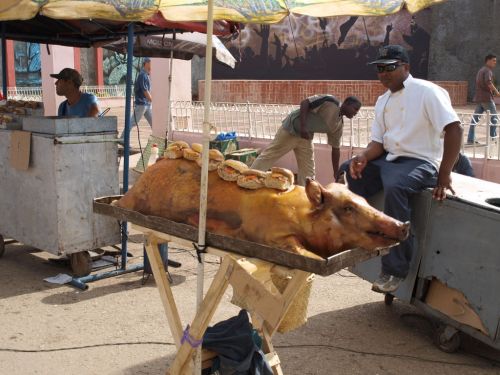 Fotografia de Fausto II - Galeria Fotografica: Navidad en Remedios - Foto: El infaltable pan con lechon