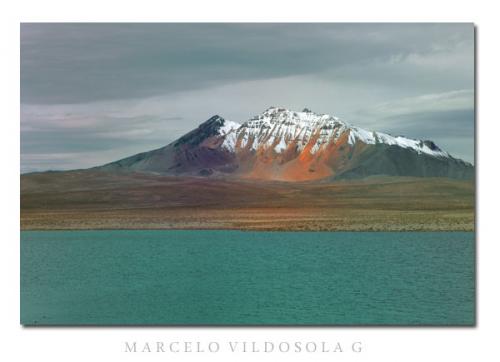 Fotografia de Vildsola Garrig Fotgrafia - Galeria Fotografica: Calendario 2009 - Foto: Lago Chungara