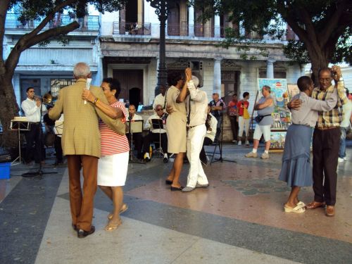 Fotografia de Fausto II - Galeria Fotografica: Gente de La Habana - Foto: Danzon en las calles