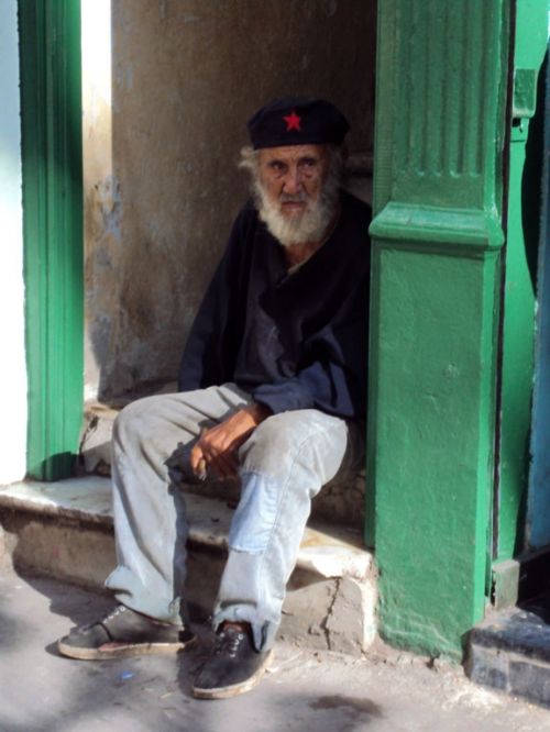 Fotografia de Fausto II - Galeria Fotografica: Gente de La Habana - Foto: Mirando pasar la vida