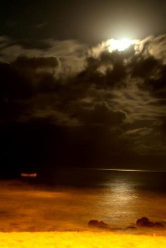 Fotografia de Claudio Seplveda A. - Galeria Fotografica: paisajes nocturno - Foto: playa mar y luna 3