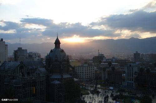 Fotografia de CARLOS ALBERTO BOHORQUEZ - Galeria Fotografica: Colombia 1 - Foto: Ocaso Urbano