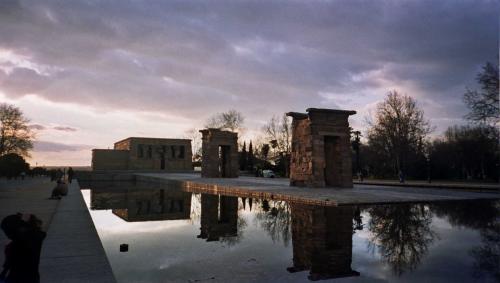 Fotografia de Alvaro H - Galeria Fotografica: Varios: naturaleza urbana y otros - Foto: Atardecer reflejos en el Templo de Debod