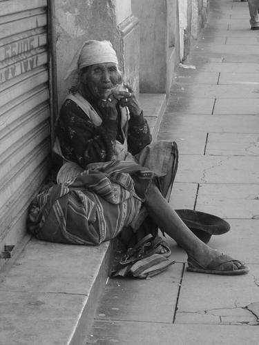 Fotografia de GIANNI - Galeria Fotografica: retratos b & n - Foto: dos manos y un durazno