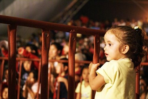 Fotografia de Jess Pineda - Galeria Fotografica: Retratos de vida - Foto: nina en primera fila