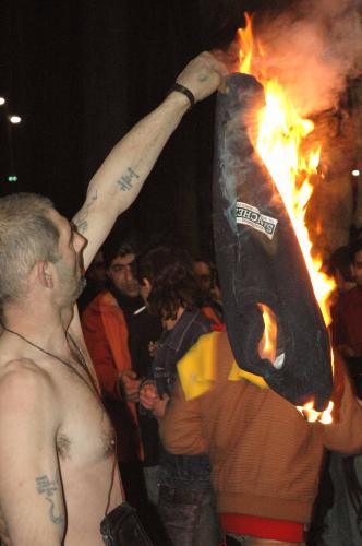 Fotografia de Jordi Sabater - Galeria Fotografica: macrobotellon barcelona - Foto: al alcohol da calor