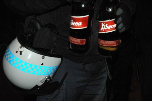 Fotografia de Jordi Sabater - Galeria Fotografica: macrobotellon barcelona - Foto: a la saca